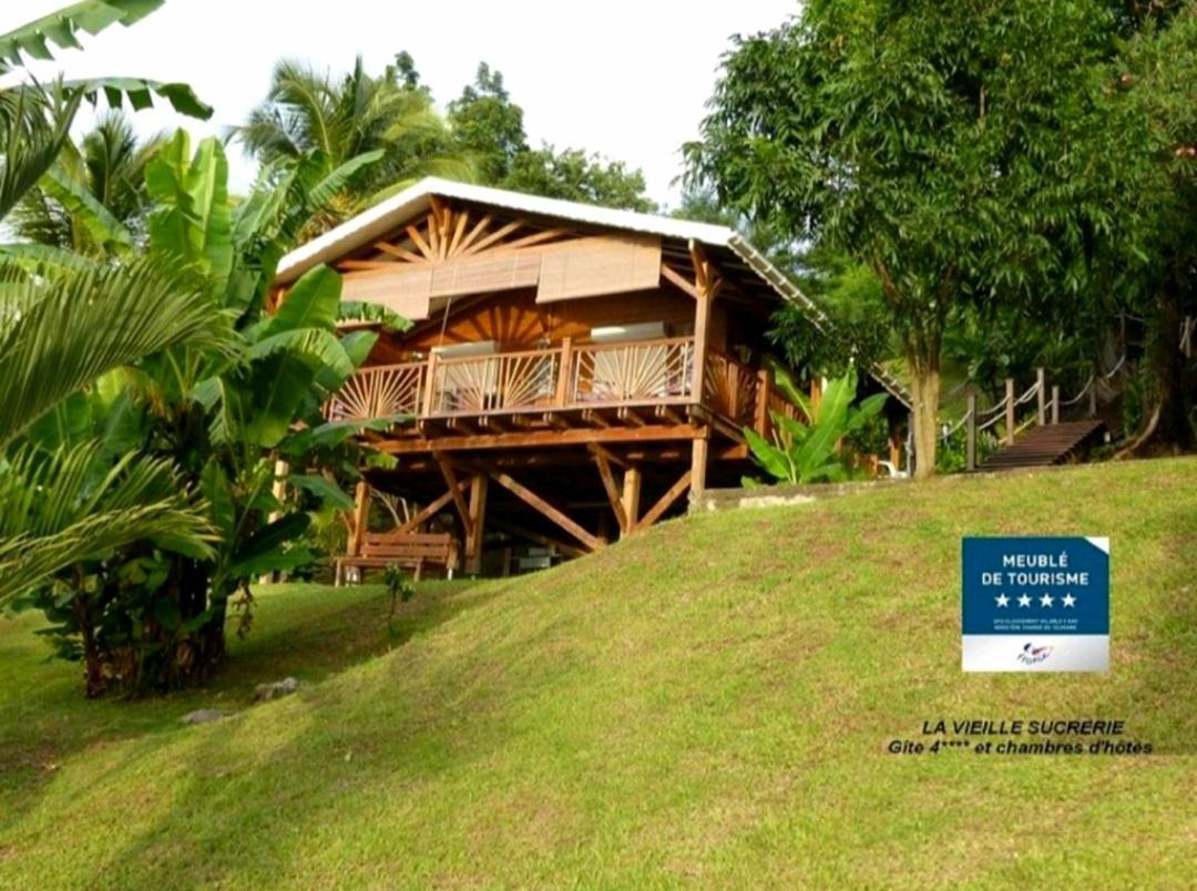 Hébergement de vacances 4 étoiles, La Vieille Sucrerie St Claude Guadeloupe, Jacuzzi Privatif, Vue Exceptionnelle Sur La Des Caraïbes