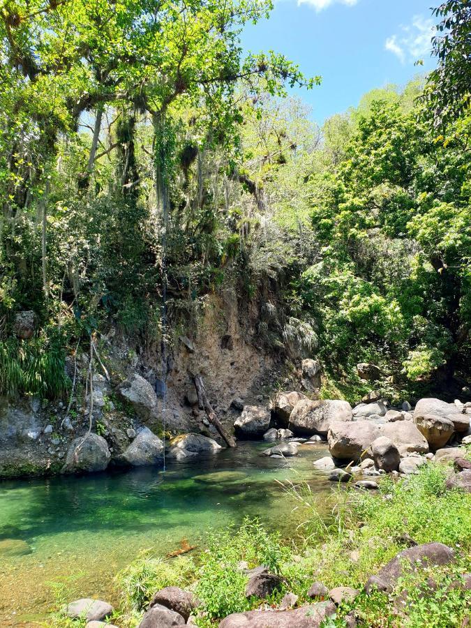 Hébergement de vacances 4 étoiles, La Vieille Sucrerie St Claude Guadeloupe, Jacuzzi Privatif, Vue Exceptionnelle Sur La Des Caraïbes Basse-Terre