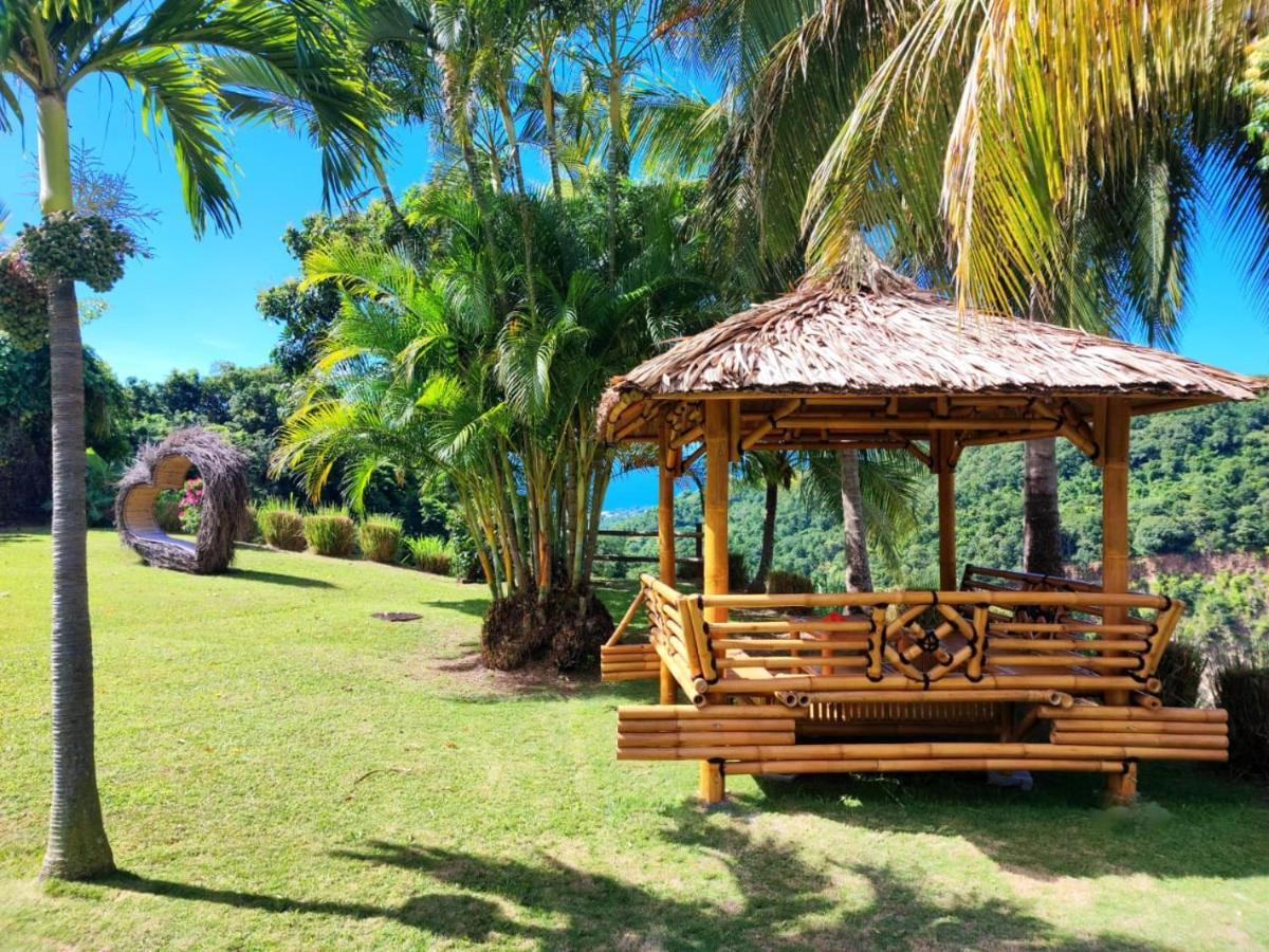 Hébergement de vacances 4 étoiles, La Vieille Sucrerie St Claude Guadeloupe, Jacuzzi Privatif, Vue Exceptionnelle Sur La Des Caraïbes Basse-Terre